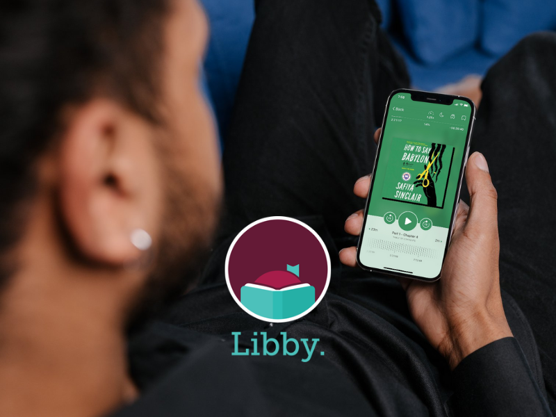 Person holding a phone with an audiobook on the screen